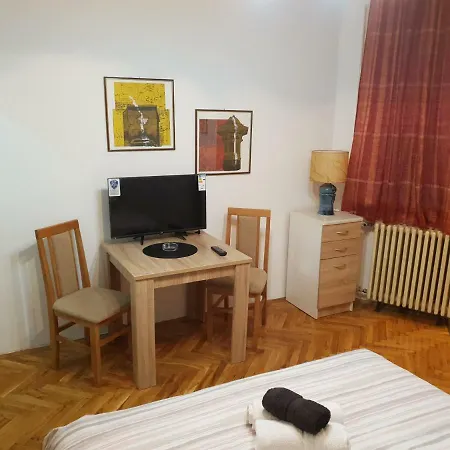 N1 Apartment *